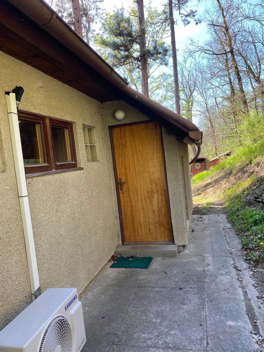 Predaj rekreačného objektu 48 m², pozemek 1.156 m², V Podskalí, Zadní Třebaň, Středočeský kraj Predaj rekreačného objektu 48 m², pozemek 1.156 m², V Podskalí, Zadní Třebaň, Středočeský kraj