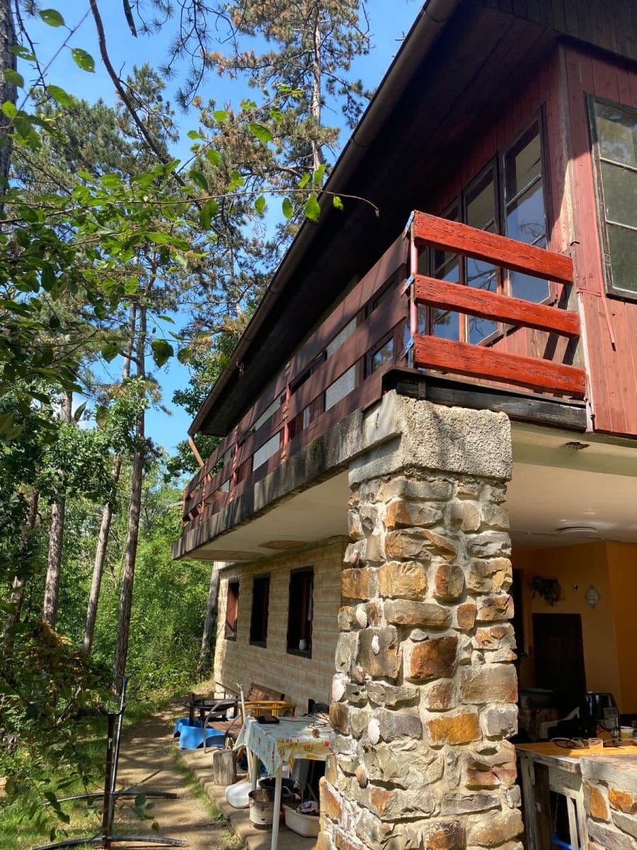 Predaj rekreačného objektu 48 m², pozemek 1.156 m², V Podskalí, Zadní Třebaň, Středočeský kraj Predaj rekreačného objektu 48 m², pozemek 1.156 m², V Podskalí, Zadní Třebaň, Středočeský kraj