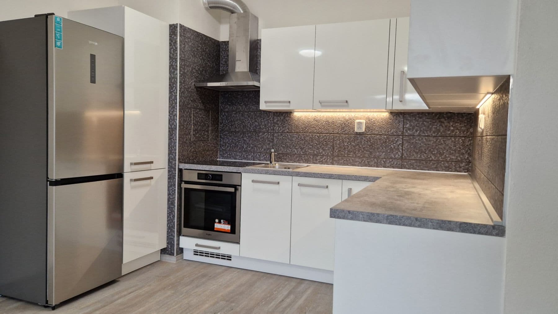 Prenájom bytu 2-izbový 55 m², Studentská, Plzeň, Plzeňský kraj Prenájom bytu 2-izbový 55 m², Studentská, Plzeň, Plzeňský kraj