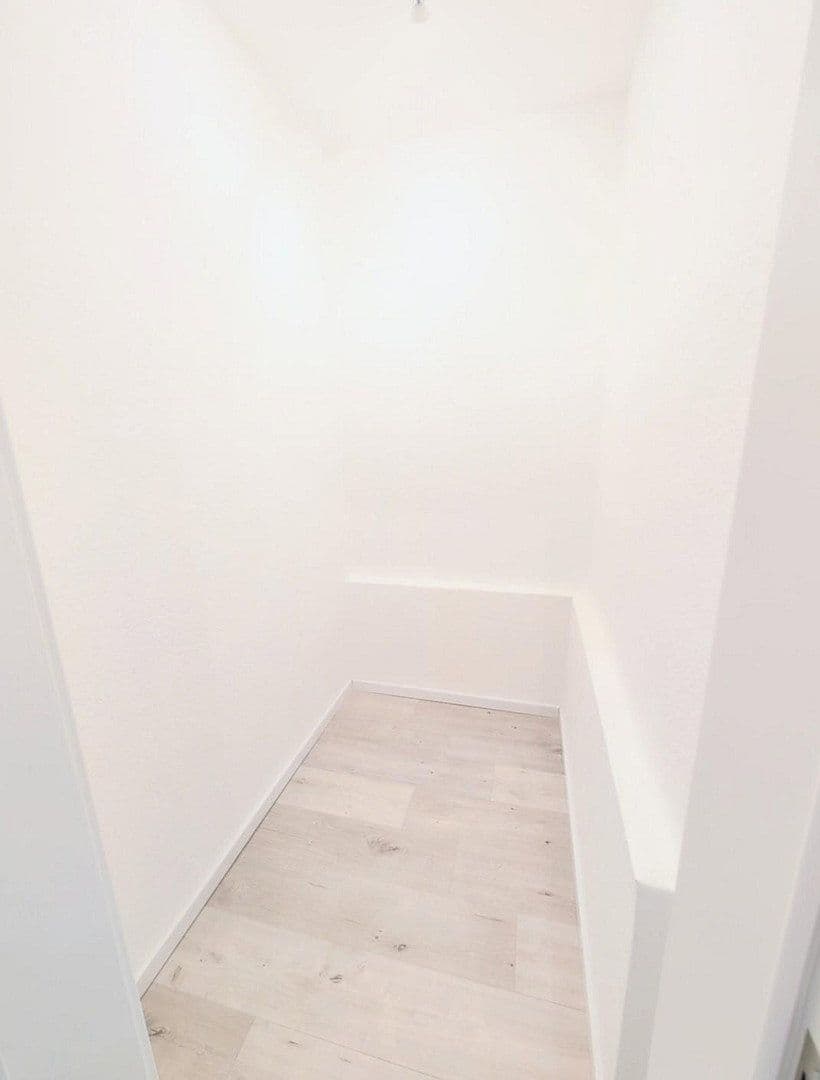 Predaj bytu 3-izbový 80 m², Karlsbader Straße 7, Ludwigshafen am Rhein, Porýnie-Falcko Predaj bytu 3-izbový 80 m², Karlsbader Straße 7, Ludwigshafen am Rhein, Porýnie-Falcko