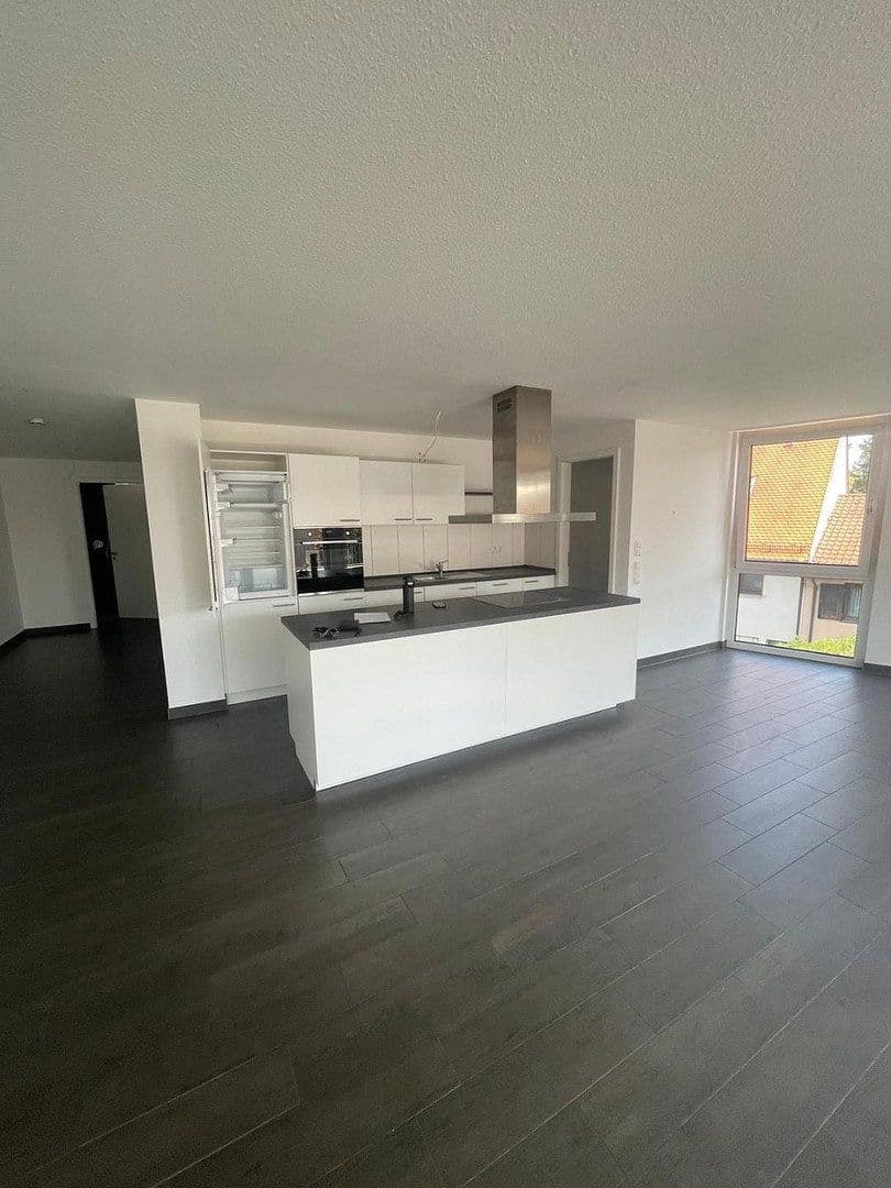 Prenájom bytu 4-izbový 122 m², Sindelfingen, Bádensko-Wurttembersko Prenájom bytu 4-izbový 122 m², Sindelfingen, Bádensko-Wurttembersko