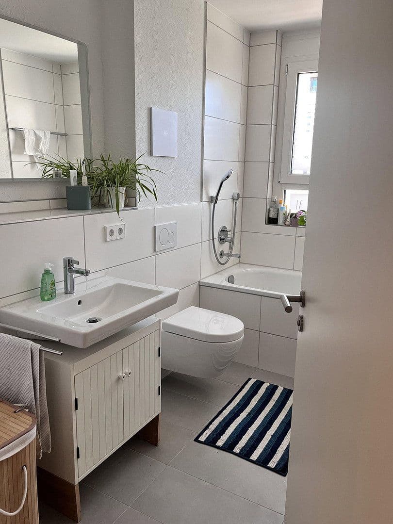 Prenájom bytu 4-izbový 102 m², Esslingen am Neckar, Bádensko-Wurttembersko Prenájom bytu 4-izbový 102 m², Esslingen am Neckar, Bádensko-Wurttembersko