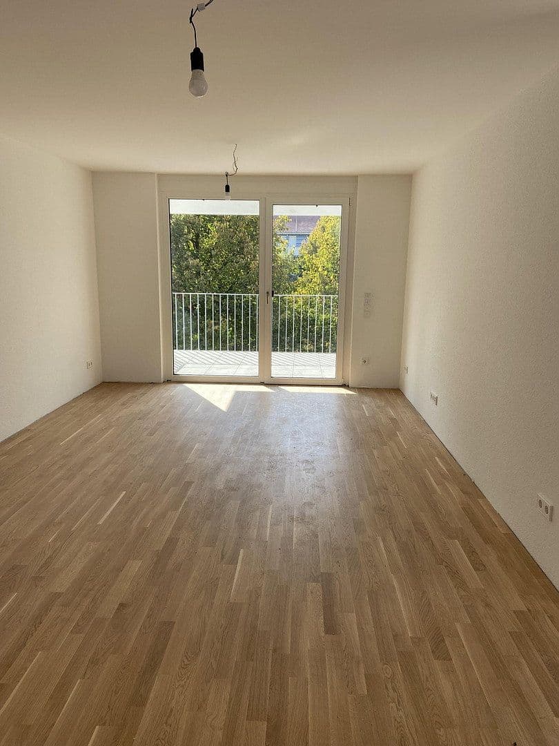Prenájom bytu 4-izbový 102 m², Esslingen am Neckar, Bádensko-Wurttembersko Prenájom bytu 4-izbový 102 m², Esslingen am Neckar, Bádensko-Wurttembersko