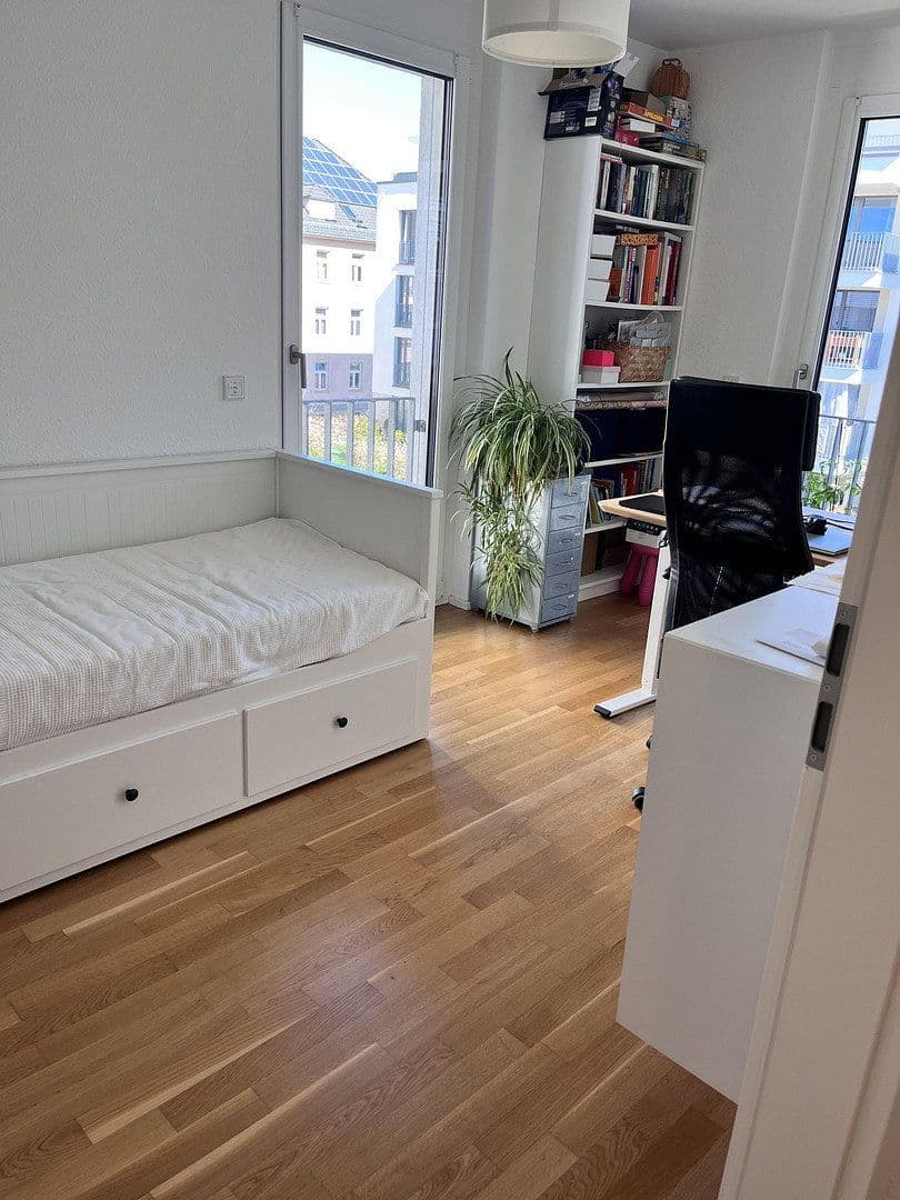 Prenájom bytu 4-izbový 102 m², Esslingen am Neckar, Bádensko-Wurttembersko Prenájom bytu 4-izbový 102 m², Esslingen am Neckar, Bádensko-Wurttembersko