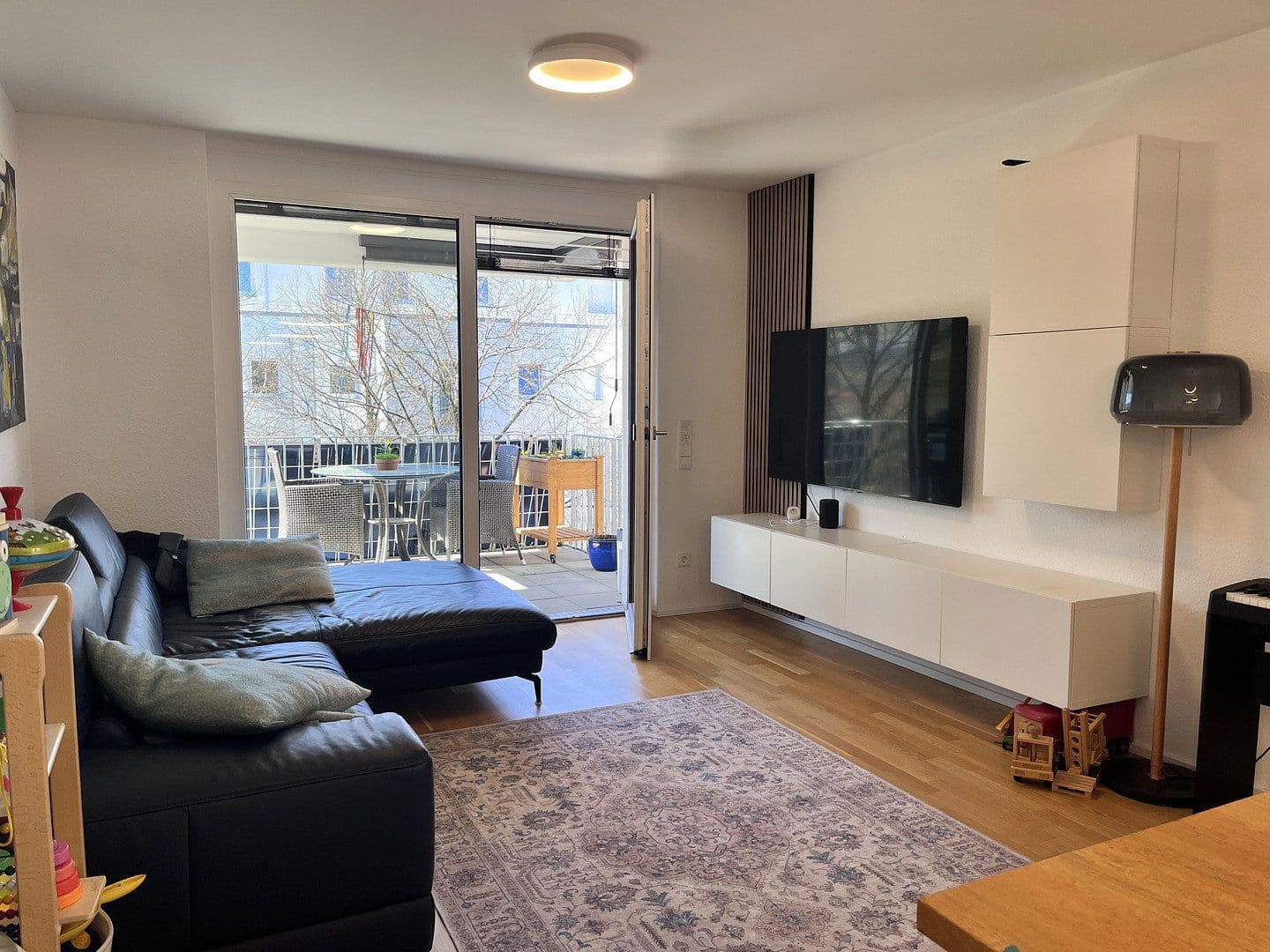 Prenájom bytu 4-izbový 102 m², Esslingen am Neckar, Bádensko-Wurttembersko Prenájom bytu 4-izbový 102 m², Esslingen am Neckar, Bádensko-Wurttembersko