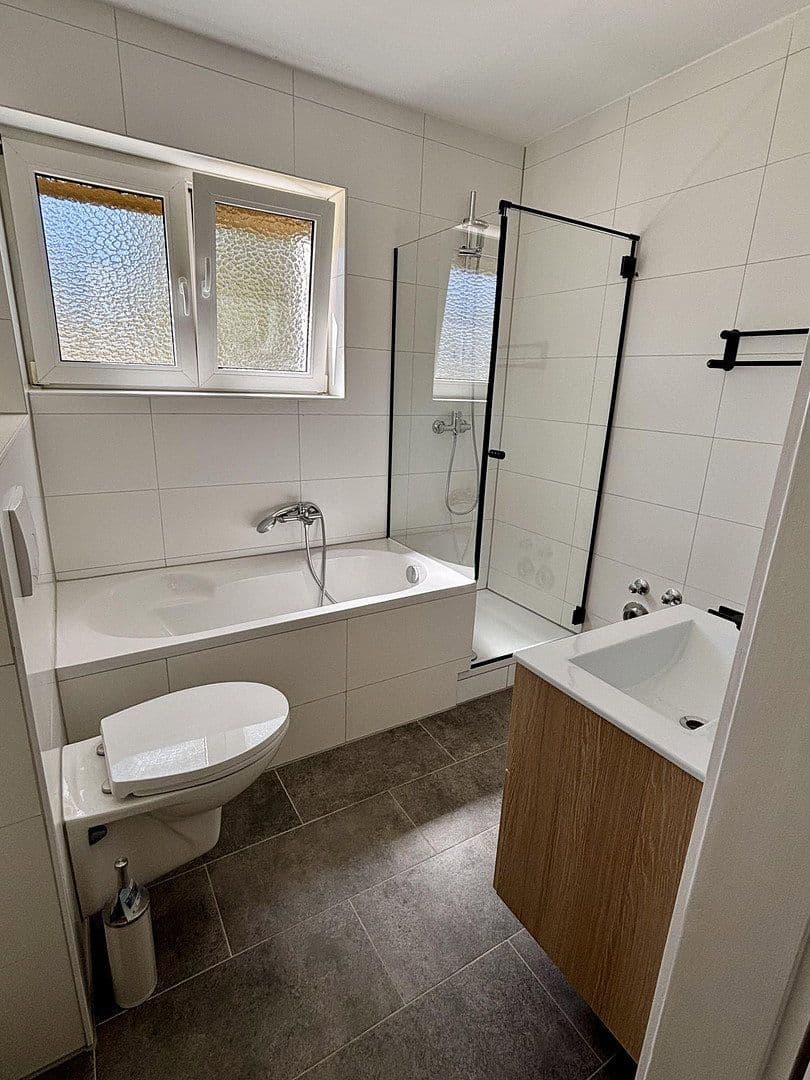 Prenájom bytu 3-izbový 130 m², Königstein im Taunus, Hesensko Prenájom bytu 3-izbový 130 m², Königstein im Taunus, Hesensko