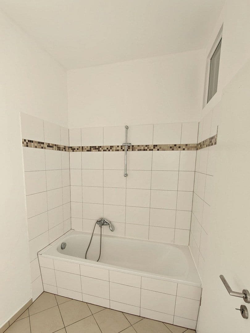 Prenájom bytu 1-izbový 40 m², Neuendorfstraße 14, Hennigsdorf, Brandenbursko Prenájom bytu 1-izbový 40 m², Neuendorfstraße 14, Hennigsdorf, Brandenbursko