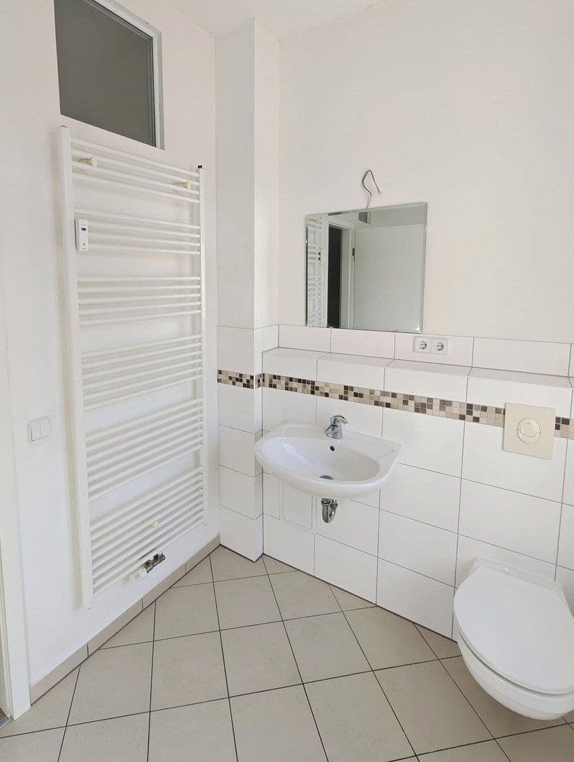 Prenájom bytu 1-izbový 40 m², Neuendorfstraße 14, Hennigsdorf, Brandenbursko Prenájom bytu 1-izbový 40 m², Neuendorfstraße 14, Hennigsdorf, Brandenbursko