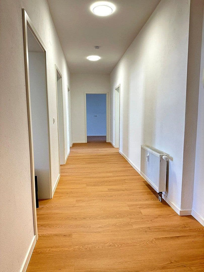 Prenájom bytu 3-izbový 90 m², Fritz-Matschke-Str. 12, Chemnitz, Sasko Prenájom bytu 3-izbový 90 m², Fritz-Matschke-Str. 12, Chemnitz, Sasko