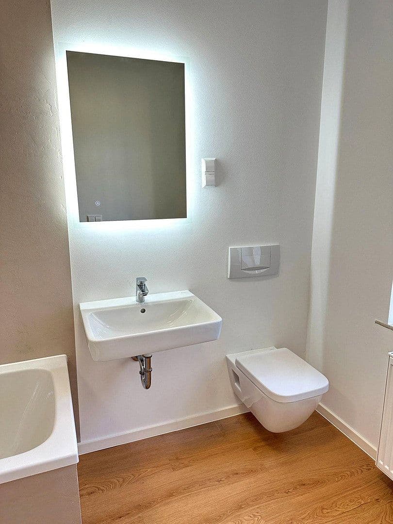 Prenájom bytu 3-izbový 90 m², Fritz-Matschke-Str. 12, Chemnitz, Sasko Prenájom bytu 3-izbový 90 m², Fritz-Matschke-Str. 12, Chemnitz, Sasko