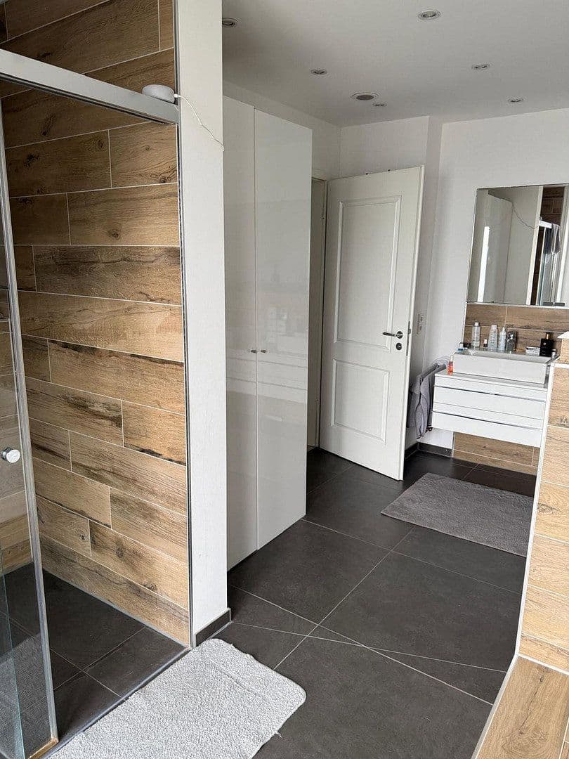 Predaj domu 176 m², pozemek 551 m², Neunkirchen am Brand, Bavorsko Predaj domu 176 m², pozemek 551 m², Neunkirchen am Brand, Bavorsko