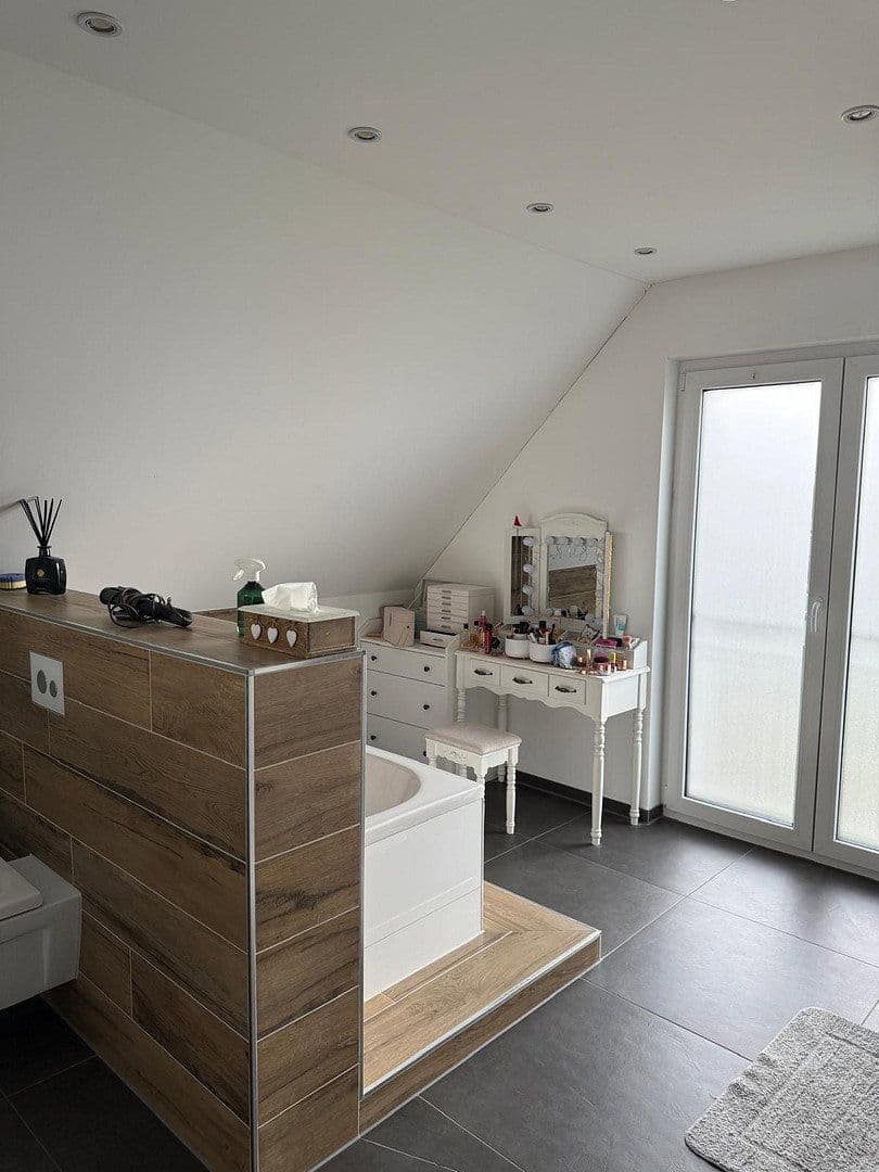 Predaj domu 176 m², pozemek 551 m², Neunkirchen am Brand, Bavorsko Predaj domu 176 m², pozemek 551 m², Neunkirchen am Brand, Bavorsko