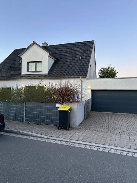 Predaj domu 176 m², pozemek 551 m², Neunkirchen am Brand, Bavorsko Predaj domu 176 m², pozemek 551 m², Neunkirchen am Brand, Bavorsko