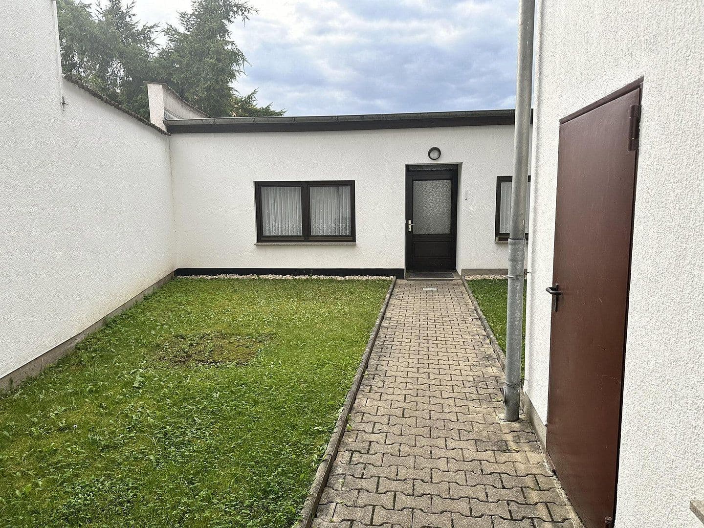 Prenájom bytu 2-izbový 68 m², August-Bebel-Straße 13, Kahla, Durínsko Prenájom bytu 2-izbový 68 m², August-Bebel-Straße 13, Kahla, Durínsko