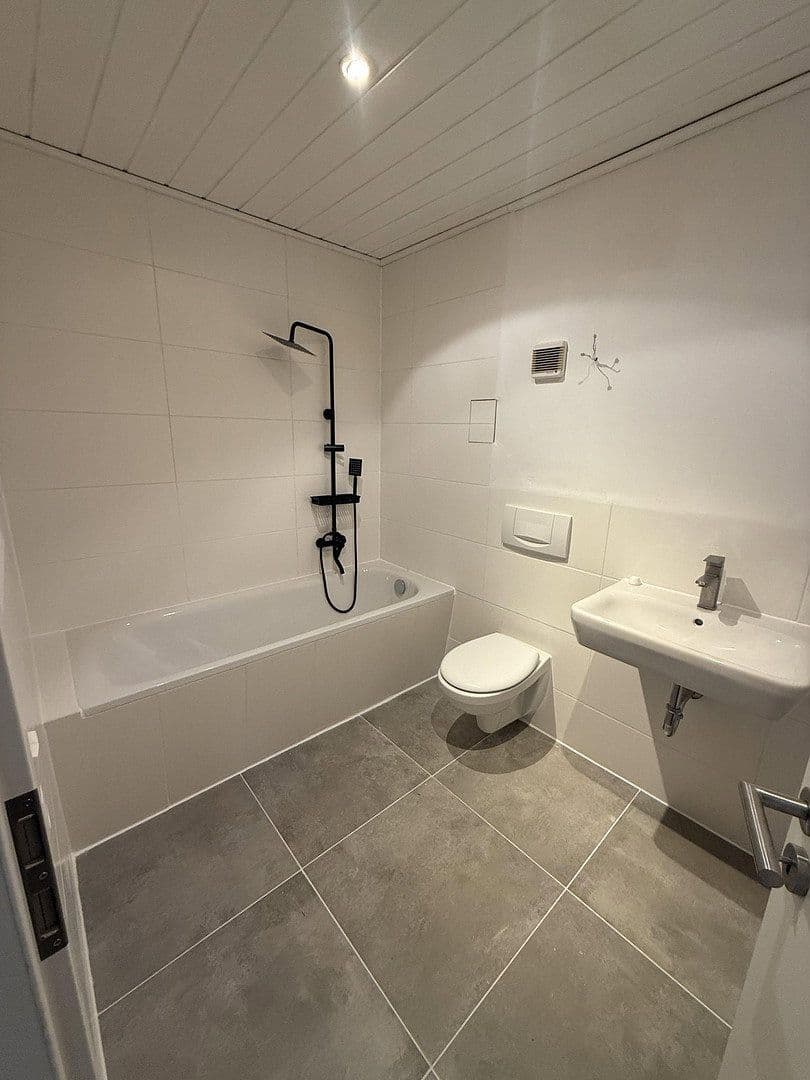 Prenájom bytu 2-izbový 68 m², August-Bebel-Straße 13, Kahla, Durínsko Prenájom bytu 2-izbový 68 m², August-Bebel-Straße 13, Kahla, Durínsko