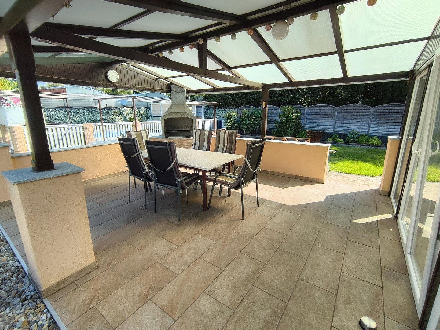 Predaj domu 215 m², pozemek 1.850 m², Leipzig OT Thekla, Sasko Predaj domu 215 m², pozemek 1.850 m², Leipzig OT Thekla, Sasko