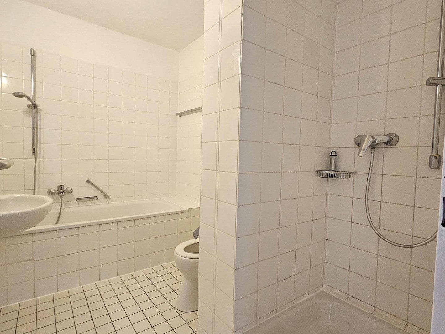 Prenájom bytu 4-izbový 109 m², Agnes-Bernauer-Str. 65, München, Bavorsko Prenájom bytu 4-izbový 109 m², Agnes-Bernauer-Str. 65, München, Bavorsko