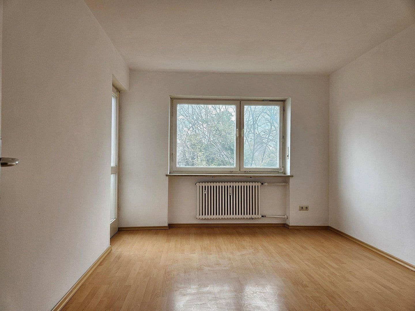 Prenájom bytu 4-izbový 109 m², Agnes-Bernauer-Str. 65, München, Bavorsko Prenájom bytu 4-izbový 109 m², Agnes-Bernauer-Str. 65, München, Bavorsko