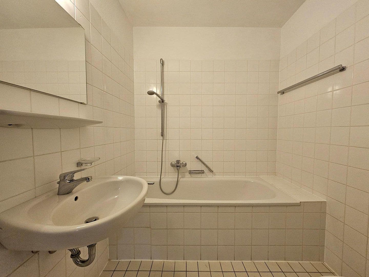 Prenájom bytu 4-izbový 109 m², Agnes-Bernauer-Str. 65, München, Bavorsko Prenájom bytu 4-izbový 109 m², Agnes-Bernauer-Str. 65, München, Bavorsko