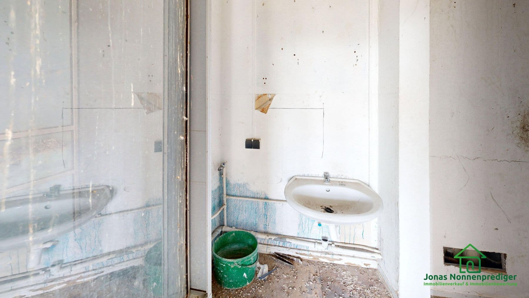 Predaj domu 428 m², pozemek 435 m², Friedensstraße 11, Schwerin, Meklenbursko-Predpomoransko Predaj domu 428 m², pozemek 435 m², Friedensstraße 11, Schwerin, Meklenbursko-Predpomoransko