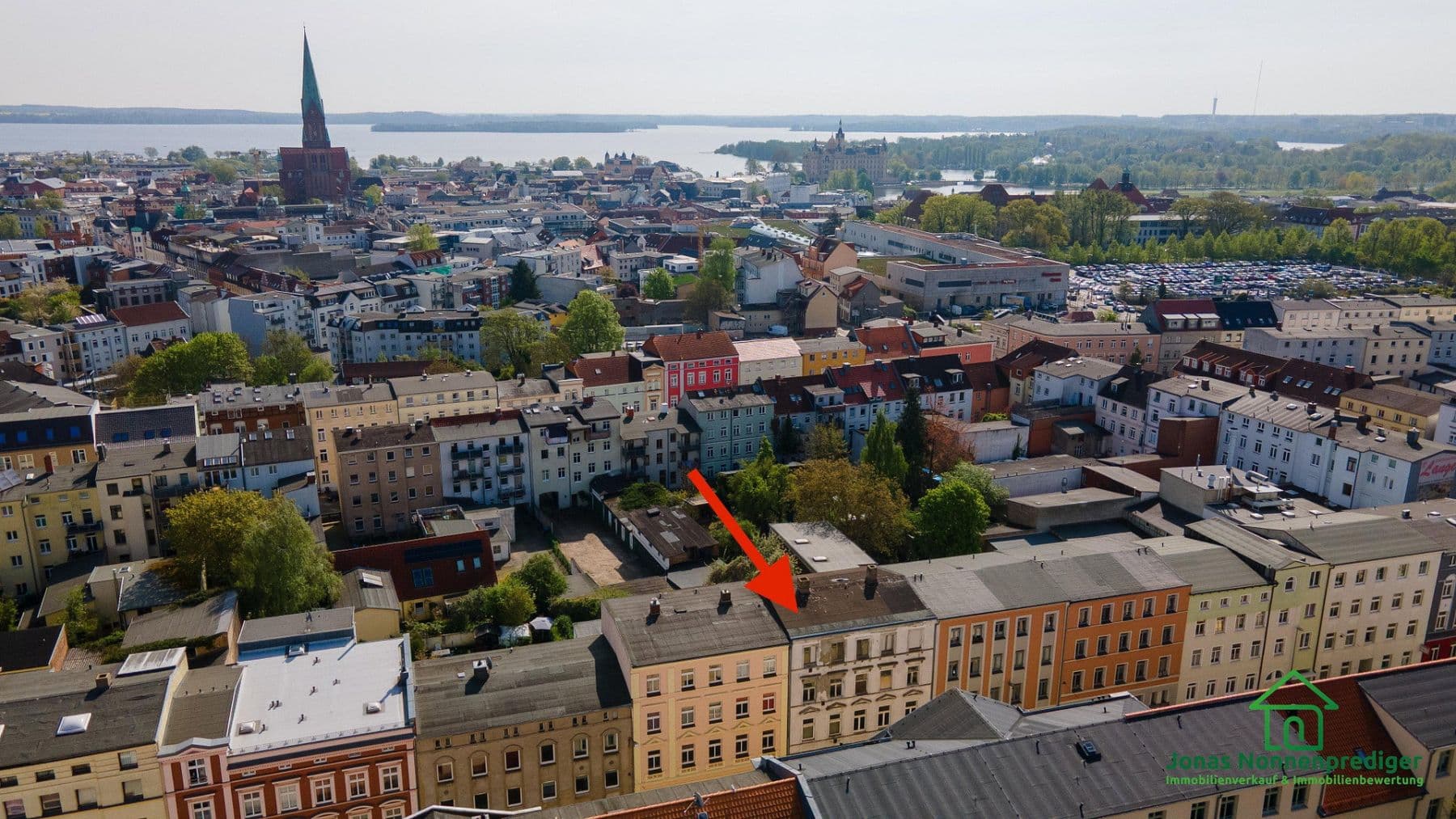 Predaj domu 428 m², pozemek 435 m², Friedensstraße 11, Schwerin, Meklenbursko-Predpomoransko Predaj domu 428 m², pozemek 435 m², Friedensstraße 11, Schwerin, Meklenbursko-Predpomoransko