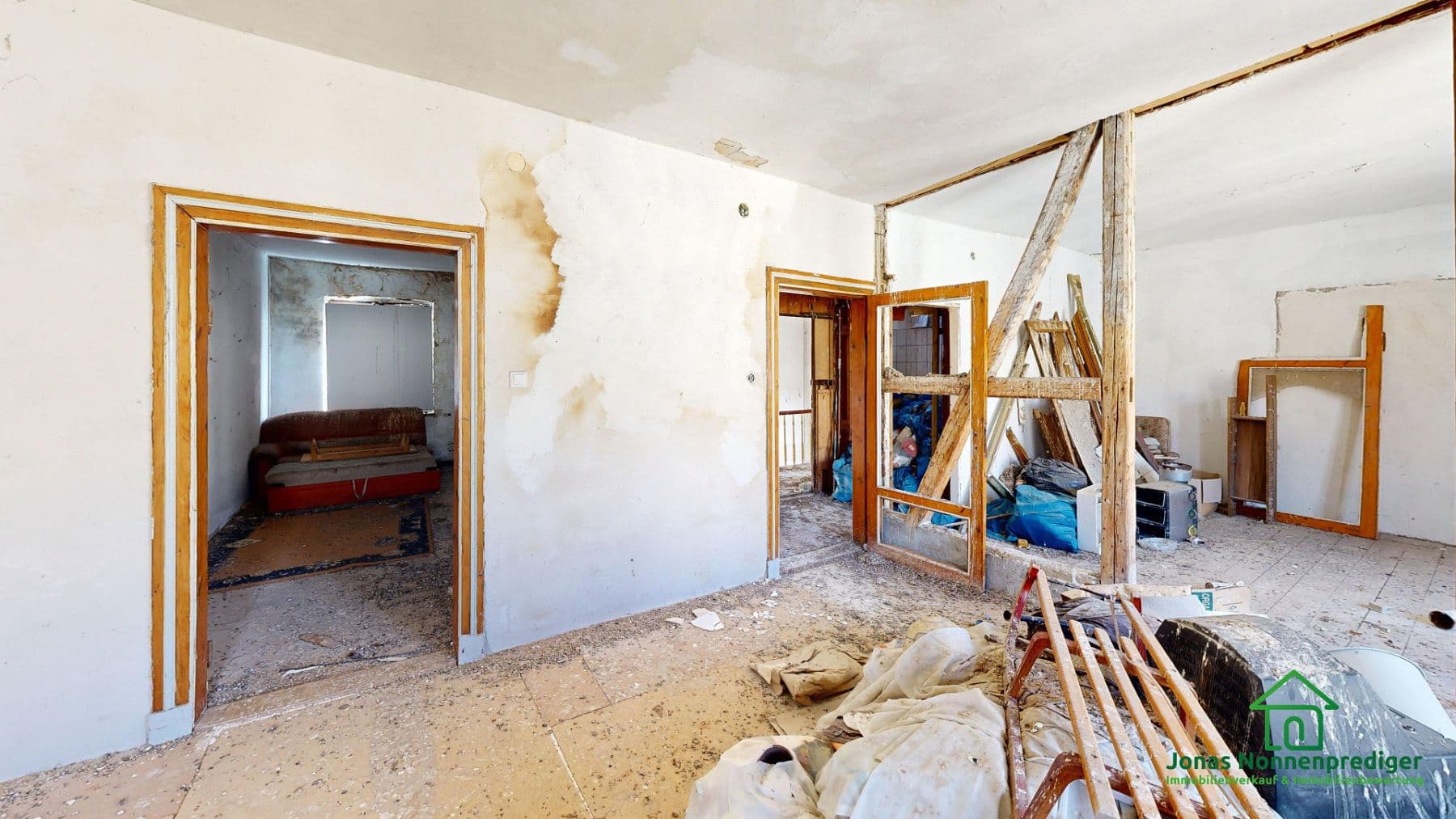 Predaj domu 428 m², pozemek 435 m², Friedensstraße 11, Schwerin, Meklenbursko-Predpomoransko Predaj domu 428 m², pozemek 435 m², Friedensstraße 11, Schwerin, Meklenbursko-Predpomoransko