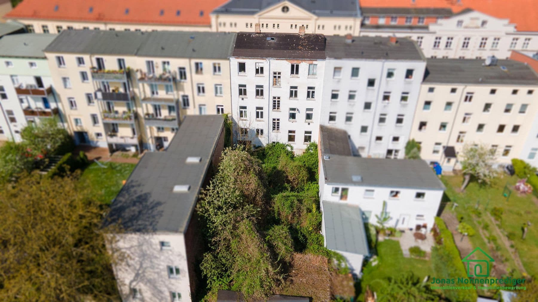 Predaj domu 428 m², pozemek 435 m², Friedensstraße 11, Schwerin, Meklenbursko-Predpomoransko Predaj domu 428 m², pozemek 435 m², Friedensstraße 11, Schwerin, Meklenbursko-Predpomoransko