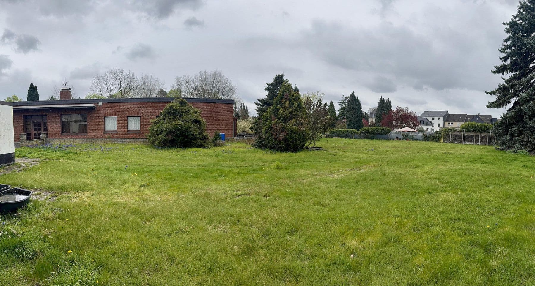 Predaj domu 229 m², pozemek 3.000 m², Oberhausen, Severné Porýnie - Westfálsko Predaj domu 229 m², pozemek 3.000 m², Oberhausen, Severné Porýnie - Westfálsko