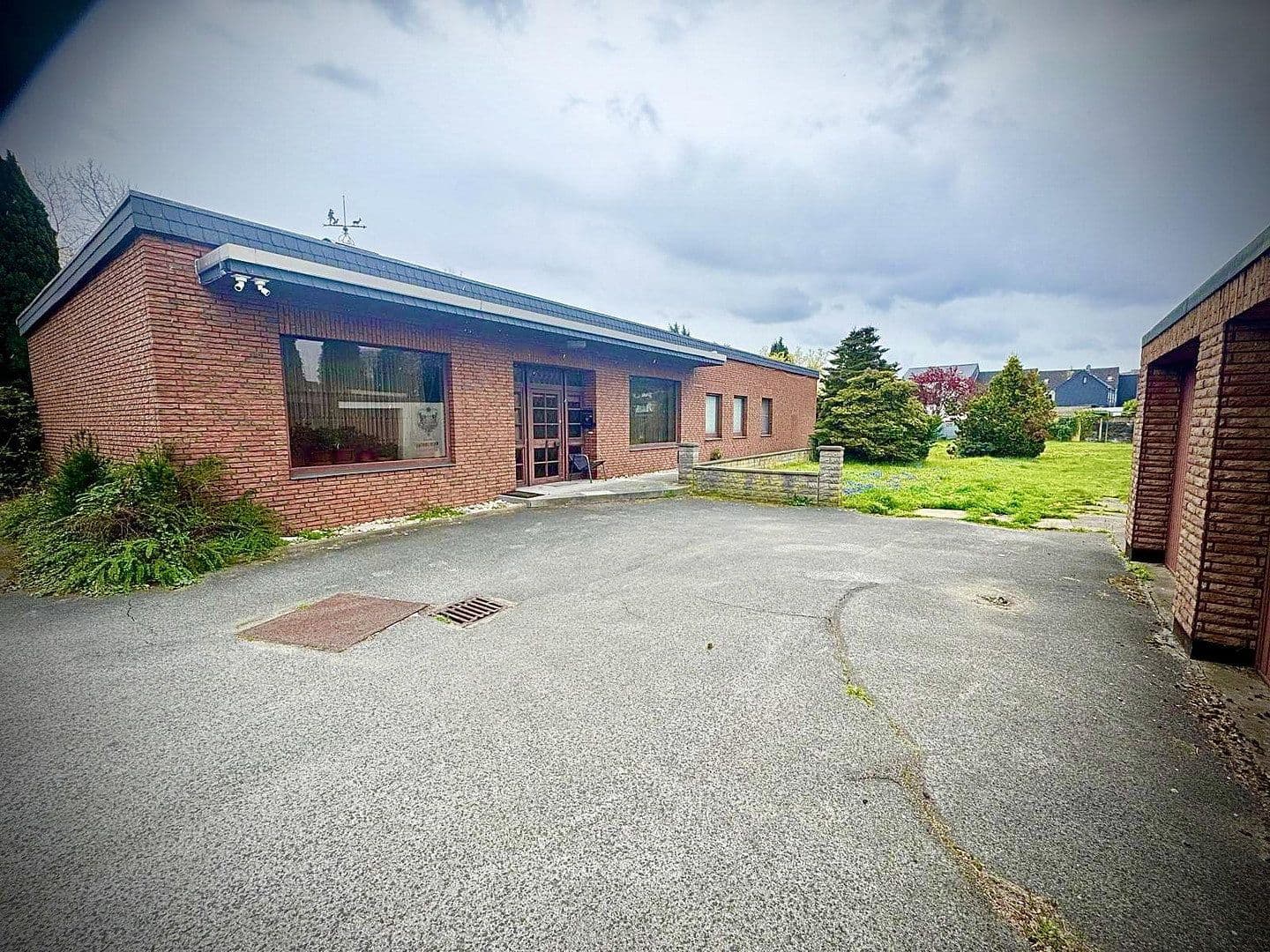 Predaj domu 229 m², pozemek 3.000 m², Oberhausen, Severné Porýnie - Westfálsko Predaj domu 229 m², pozemek 3.000 m², Oberhausen, Severné Porýnie - Westfálsko