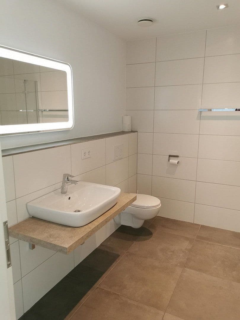 Prenájom bytu 4-izbový 197 m², Hauptstr. 29, Leinfelden-Echterdingen, Bádensko-Wurttembersko Prenájom bytu 4-izbový 197 m², Hauptstr. 29, Leinfelden-Echterdingen, Bádensko-Wurttembersko