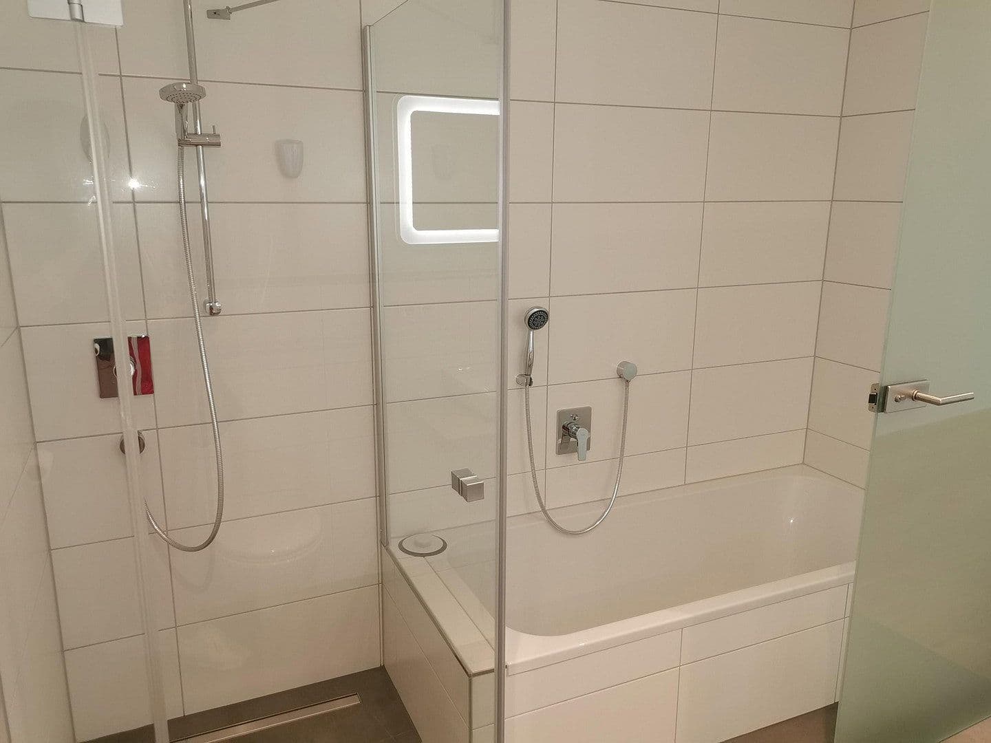 Prenájom bytu 4-izbový 197 m², Hauptstr. 29, Leinfelden-Echterdingen, Bádensko-Wurttembersko Prenájom bytu 4-izbový 197 m², Hauptstr. 29, Leinfelden-Echterdingen, Bádensko-Wurttembersko