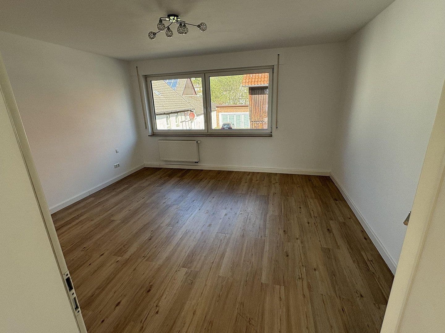 Prenájom bytu 3-izbový 154 m², Bahnhofstraße 4a, Delligsen, Dolné Sasko Prenájom bytu 3-izbový 154 m², Bahnhofstraße 4a, Delligsen, Dolné Sasko