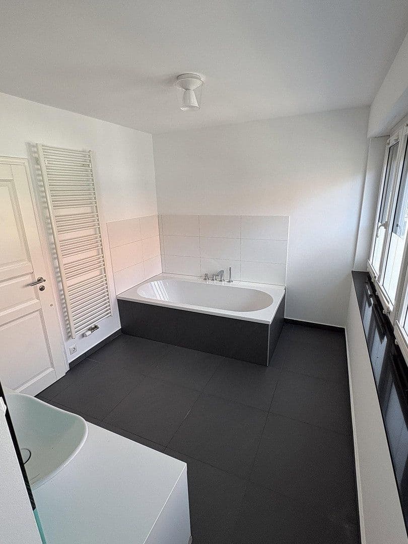 Prenájom bytu 3-izbový 154 m², Bahnhofstraße 4a, Delligsen, Dolné Sasko Prenájom bytu 3-izbový 154 m², Bahnhofstraße 4a, Delligsen, Dolné Sasko