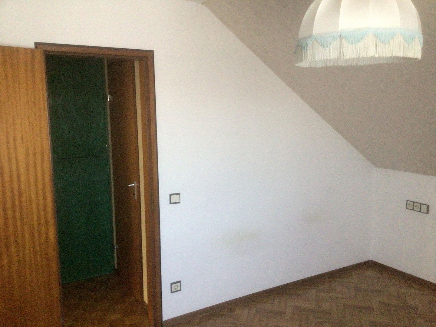 Predaj domu 174 m², pozemek 349 m², Hauffstrasse 2, Affalterbach, Bádensko-Wurttembersko Predaj domu 174 m², pozemek 349 m², Hauffstrasse 2, Affalterbach, Bádensko-Wurttembersko