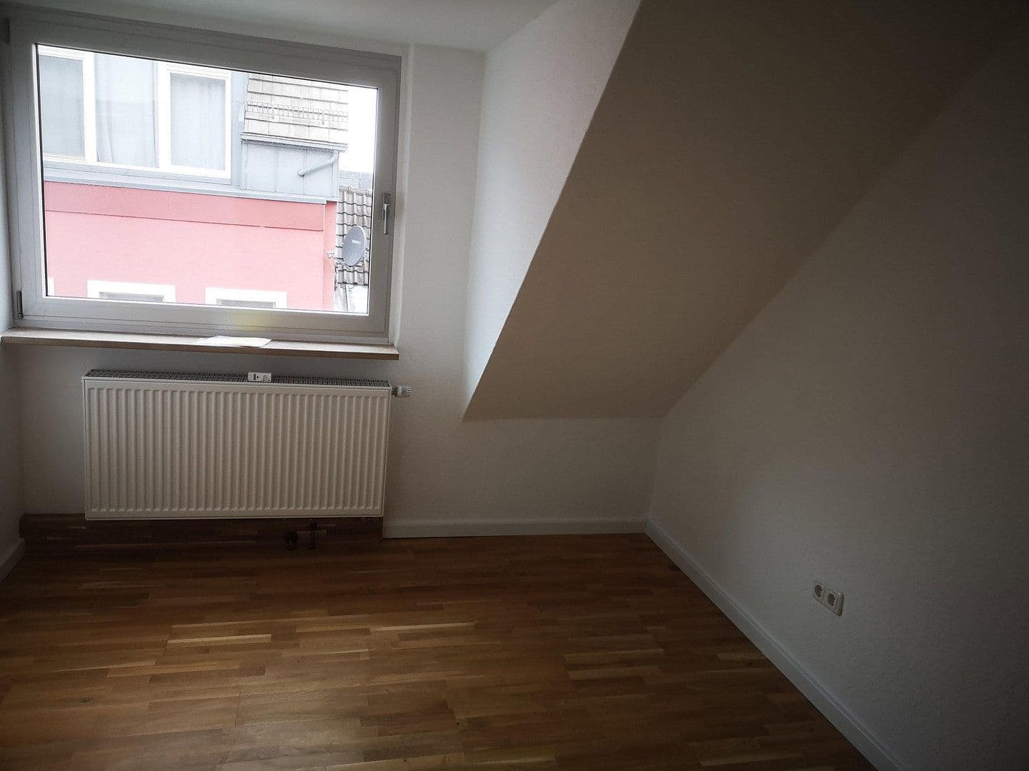 Predaj domu 404 m², pozemek 172 m², Köln, Severné Porýnie - Westfálsko Predaj domu 404 m², pozemek 172 m², Köln, Severné Porýnie - Westfálsko