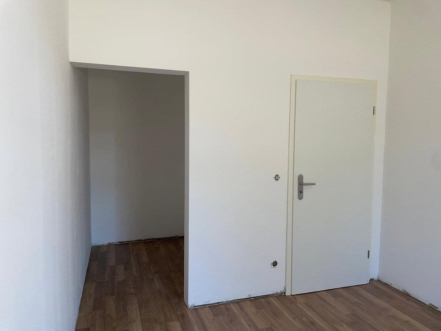 Prenájom bytu 4-izbový 115 m², Wennigsen (Deister), Dolné Sasko Prenájom bytu 4-izbový 115 m², Wennigsen (Deister), Dolné Sasko