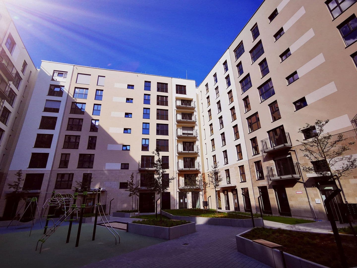 Prenájom bytu 2-izbový 55 m², Frankfurt am Main, Hesensko Prenájom bytu 2-izbový 55 m², Frankfurt am Main, Hesensko