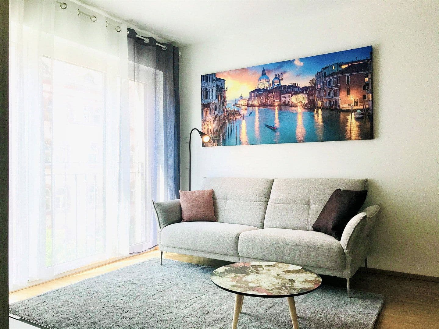 Prenájom bytu 2-izbový 55 m², Frankfurt am Main, Hesensko Prenájom bytu 2-izbový 55 m², Frankfurt am Main, Hesensko