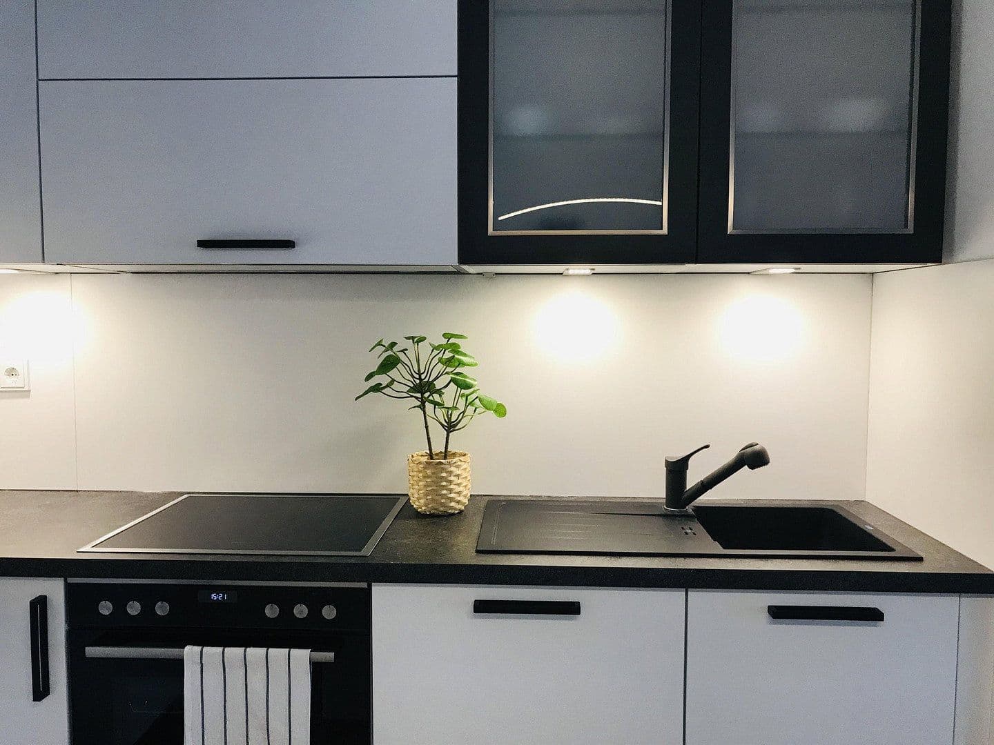 Prenájom bytu 2-izbový 55 m², Frankfurt am Main, Hesensko Prenájom bytu 2-izbový 55 m², Frankfurt am Main, Hesensko