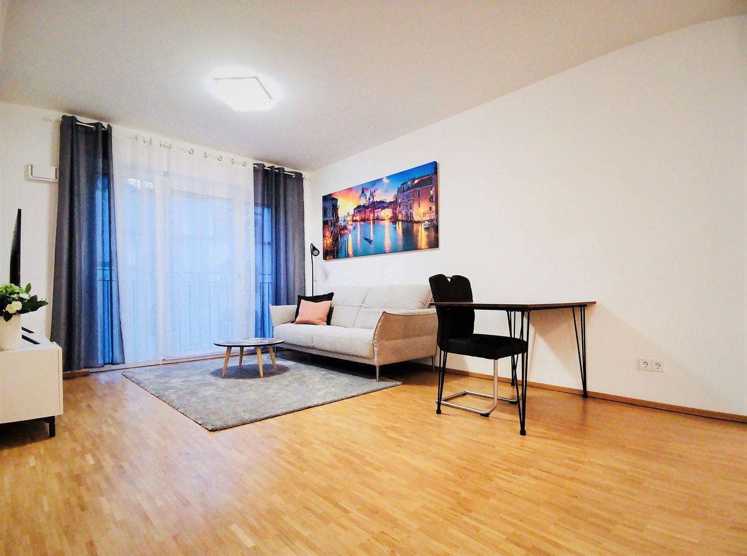 Prenájom bytu 2-izbový 55 m², Frankfurt am Main, Hesensko Prenájom bytu 2-izbový 55 m², Frankfurt am Main, Hesensko