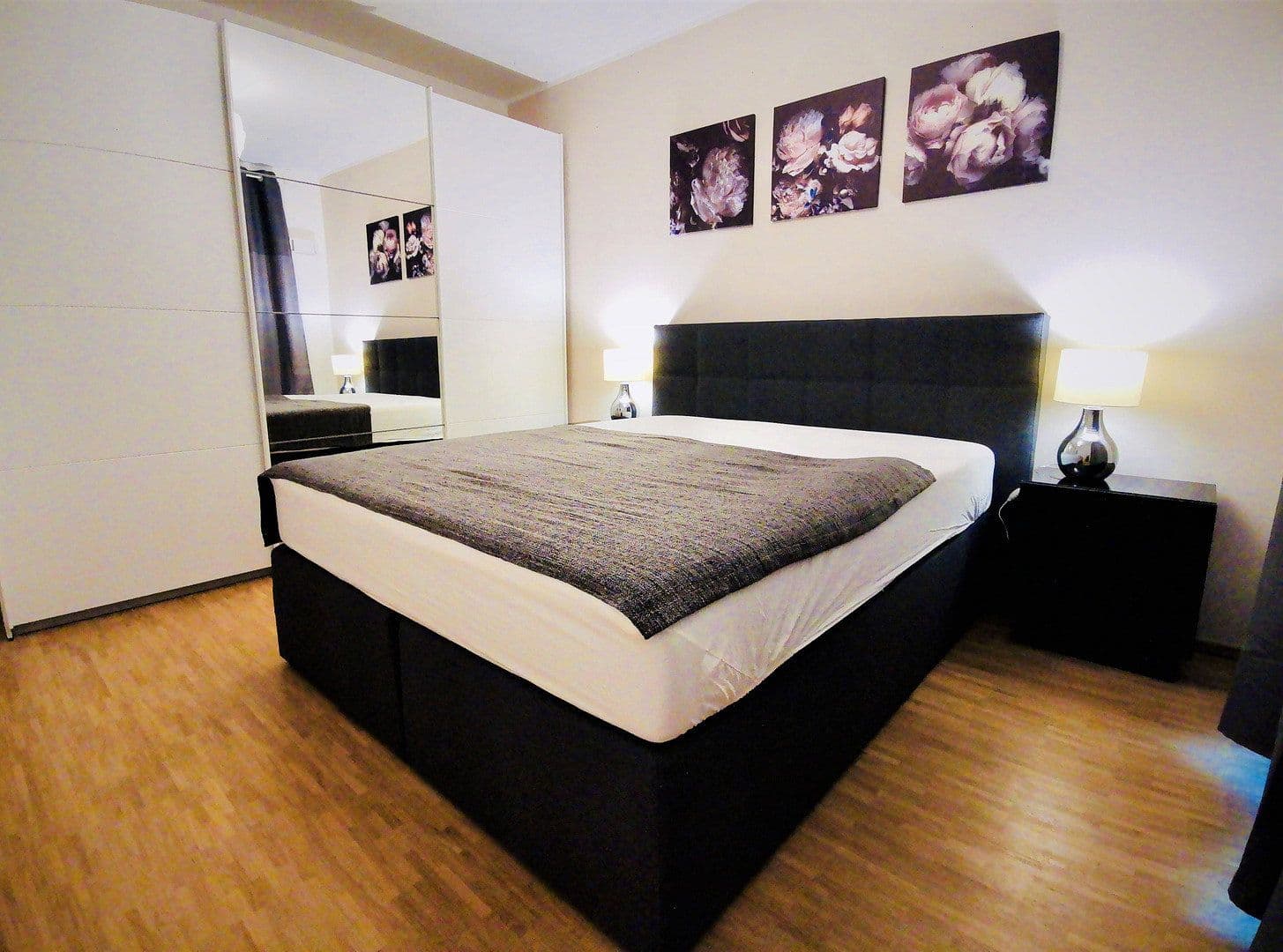 Prenájom bytu 2-izbový 55 m², Frankfurt am Main, Hesensko Prenájom bytu 2-izbový 55 m², Frankfurt am Main, Hesensko