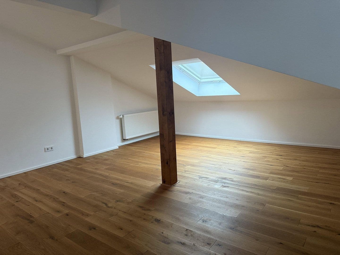 Prenájom domu 120 m², pozemek 200 m², Frankfurt, Hesensko Prenájom domu 120 m², pozemek 200 m², Frankfurt, Hesensko