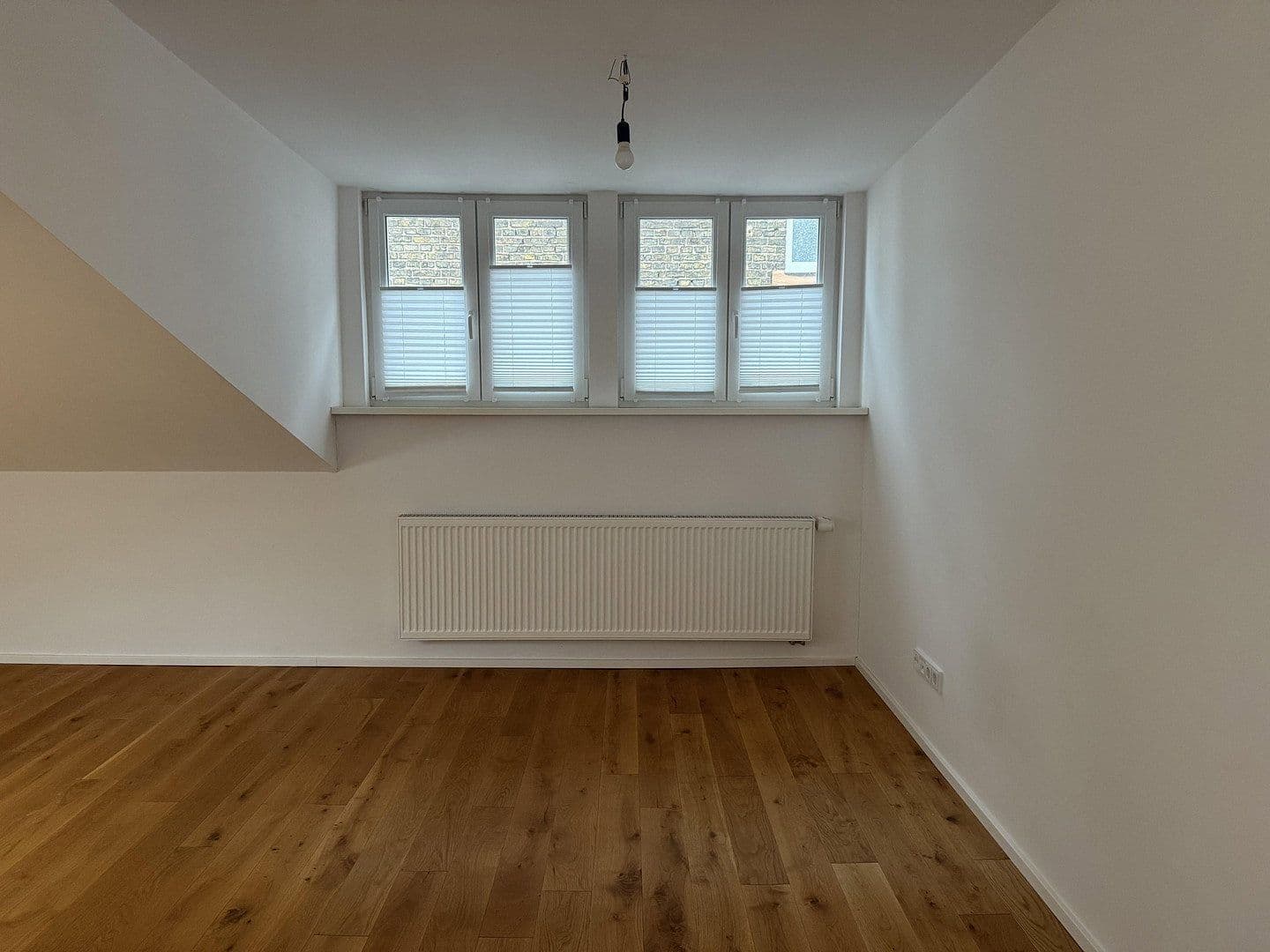 Prenájom domu 120 m², pozemek 200 m², Frankfurt, Hesensko Prenájom domu 120 m², pozemek 200 m², Frankfurt, Hesensko