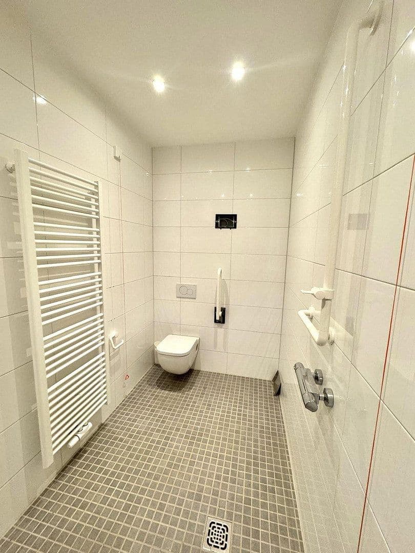 Predaj domu 7.645 m², pozemek 10.000 m², Nidda, Hesensko Predaj domu 7.645 m², pozemek 10.000 m², Nidda, Hesensko