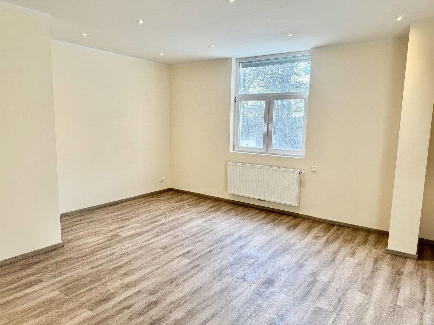 Predaj domu 7.645 m², pozemek 10.000 m², Nidda, Hesensko Predaj domu 7.645 m², pozemek 10.000 m², Nidda, Hesensko