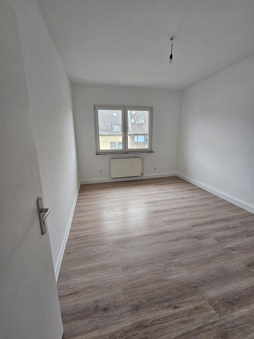 Prenájom bytu 3-izbový 62 m², Wanheimer Str. 13, Duisburg, Severné Porýnie - Westfálsko Prenájom bytu 3-izbový 62 m², Wanheimer Str. 13, Duisburg, Severné Porýnie - Westfálsko
