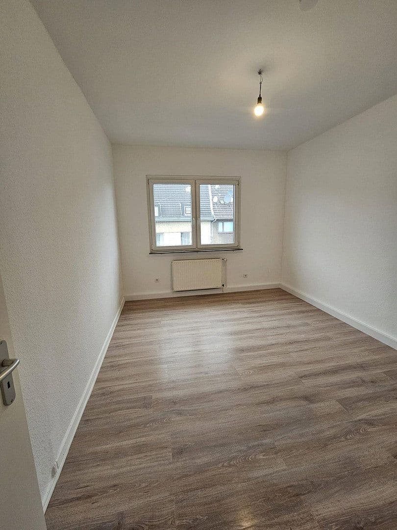 Prenájom bytu 3-izbový 62 m², Wanheimer Str. 13, Duisburg, Severné Porýnie - Westfálsko Prenájom bytu 3-izbový 62 m², Wanheimer Str. 13, Duisburg, Severné Porýnie - Westfálsko