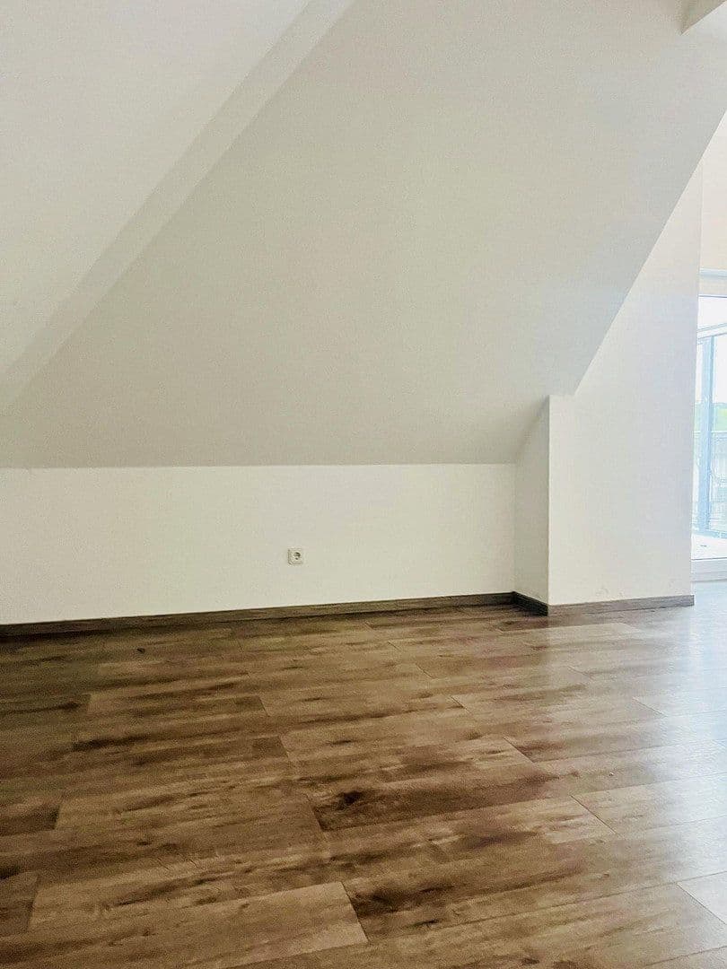 Prenájom bytu 3-izbový 110 m², Gwinnerstraße 35, Frankfurt am Main, Hesensko Prenájom bytu 3-izbový 110 m², Gwinnerstraße 35, Frankfurt am Main, Hesensko