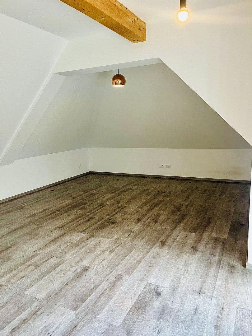 Prenájom bytu 3-izbový 110 m², Gwinnerstraße 35, Frankfurt am Main, Hesensko Prenájom bytu 3-izbový 110 m², Gwinnerstraße 35, Frankfurt am Main, Hesensko