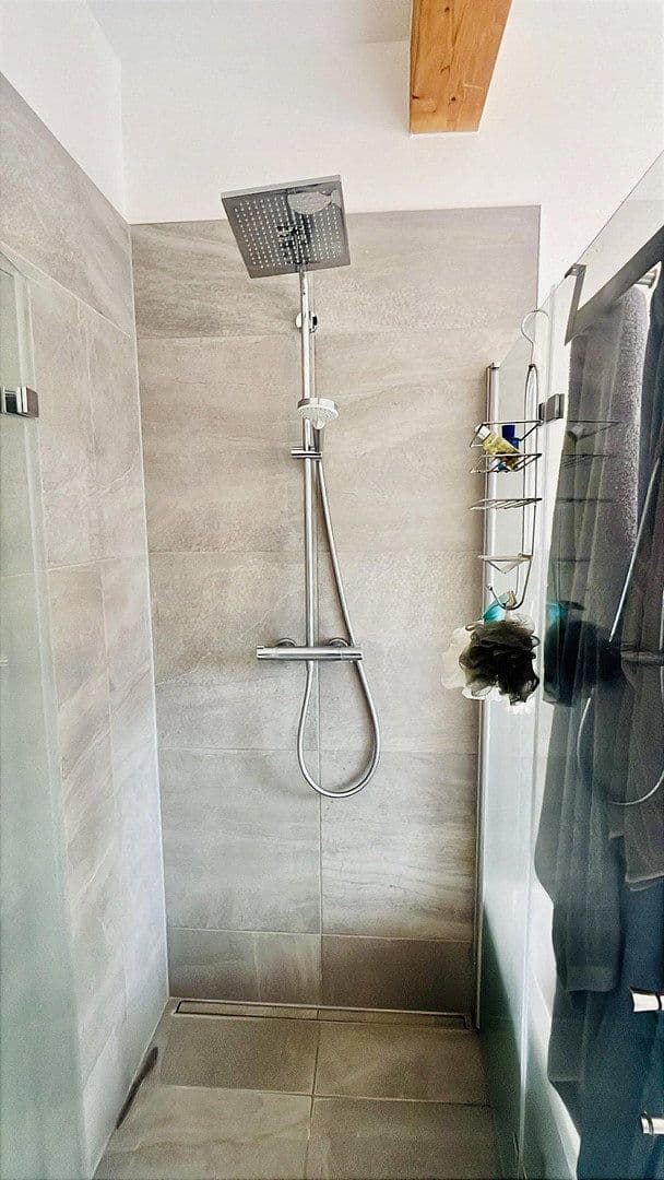 Prenájom bytu 3-izbový 110 m², Gwinnerstraße 35, Frankfurt am Main, Hesensko Prenájom bytu 3-izbový 110 m², Gwinnerstraße 35, Frankfurt am Main, Hesensko